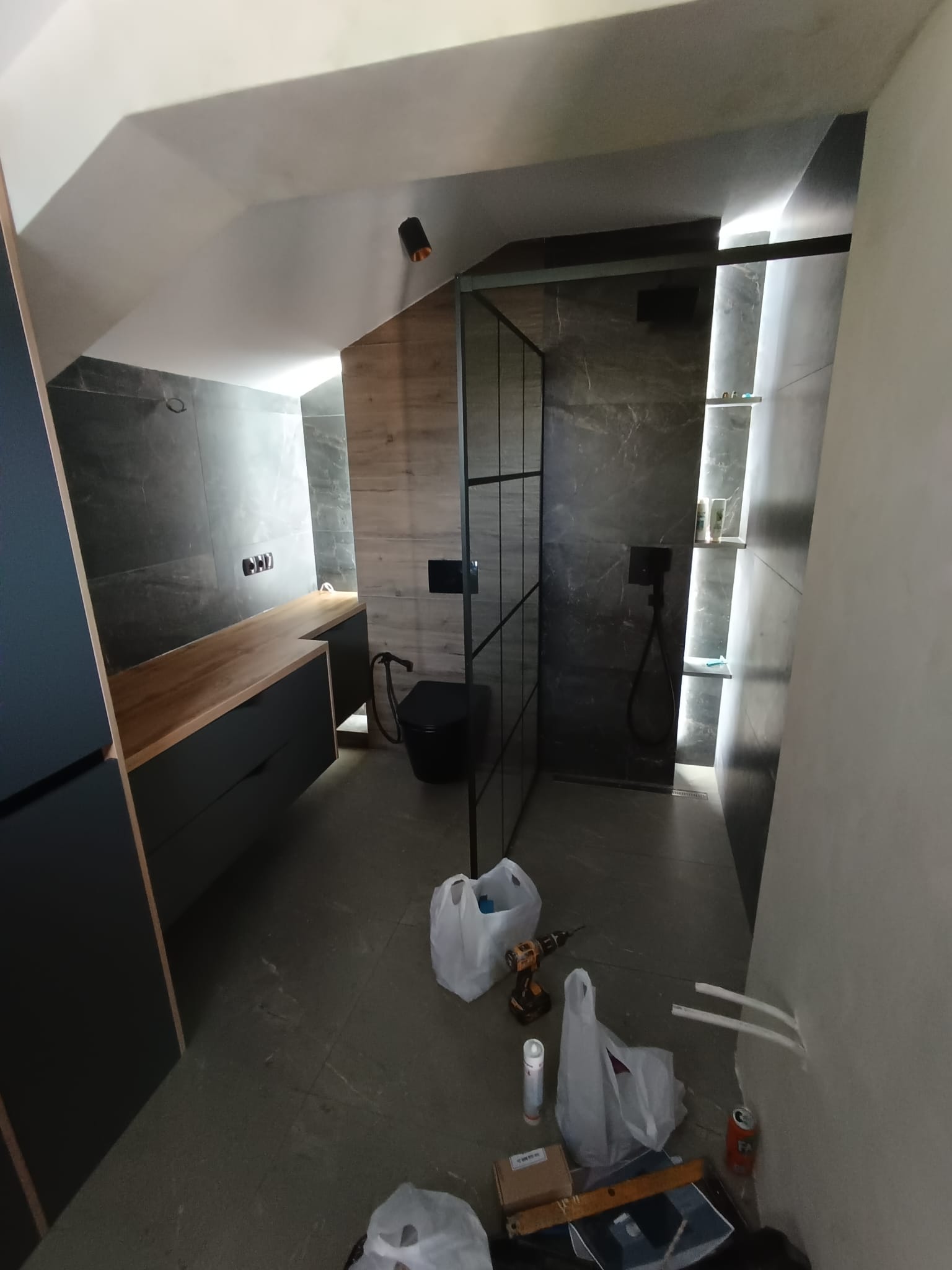 Modernes Badezimmer Premium
